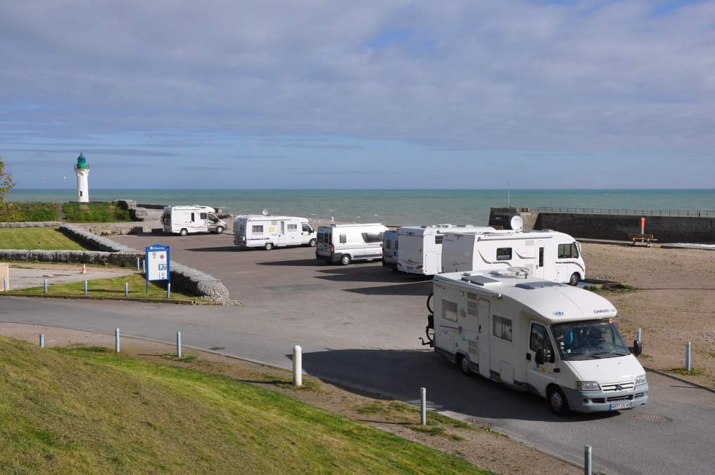 Parkeerplaats voor auto en camper, © Tourist-Info
