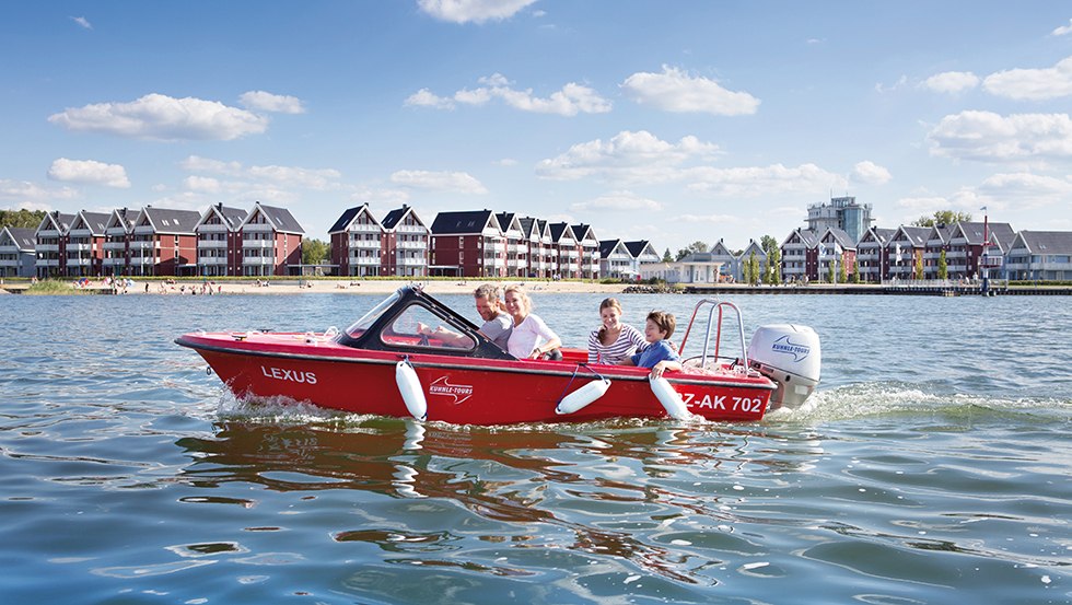Het vakantiepark Müritz ligt in de directe omgeving van een haven met bootverhuur, © Ferienpark Mirow GmbH