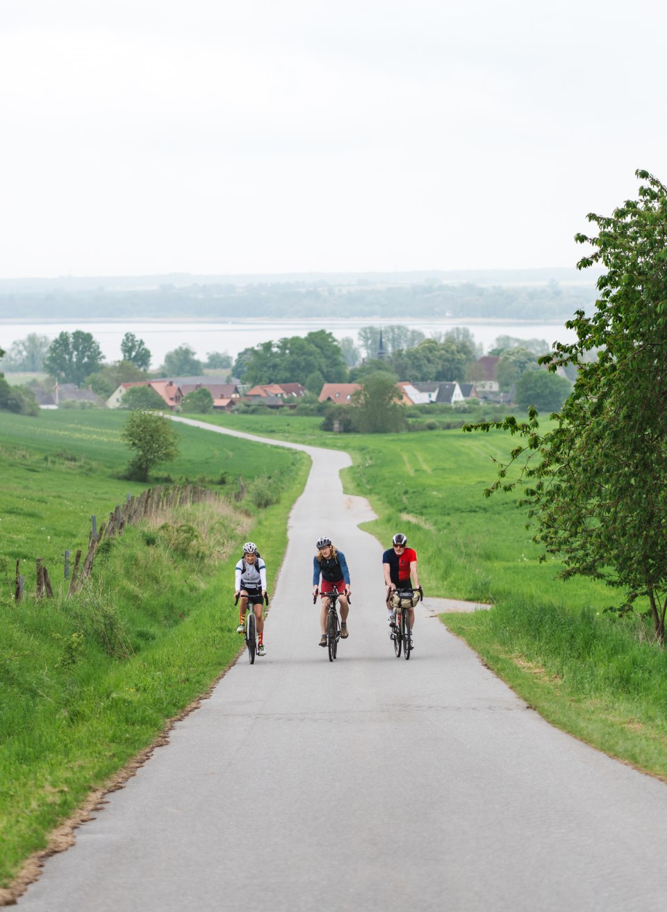 Weelderig groen vormt de achtergrond van het podium in Mecklenburg Zwitserland.
, © TMV/Gross Weelderig groen vormt de achtergrond van het podium in Mecklenburg Zwitserland.