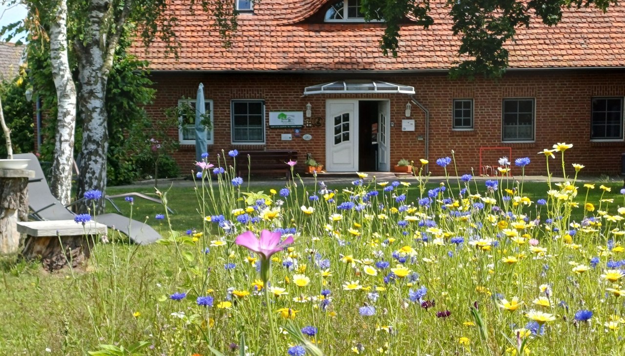 Pension Redefin main house with guest garden, © Pension Redefin GbR