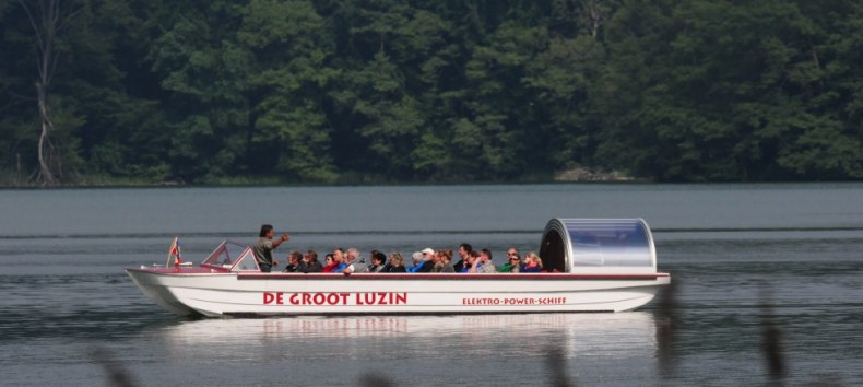 Ice age tour in the electric boat across the Feldberg lakes, © Frank Berg