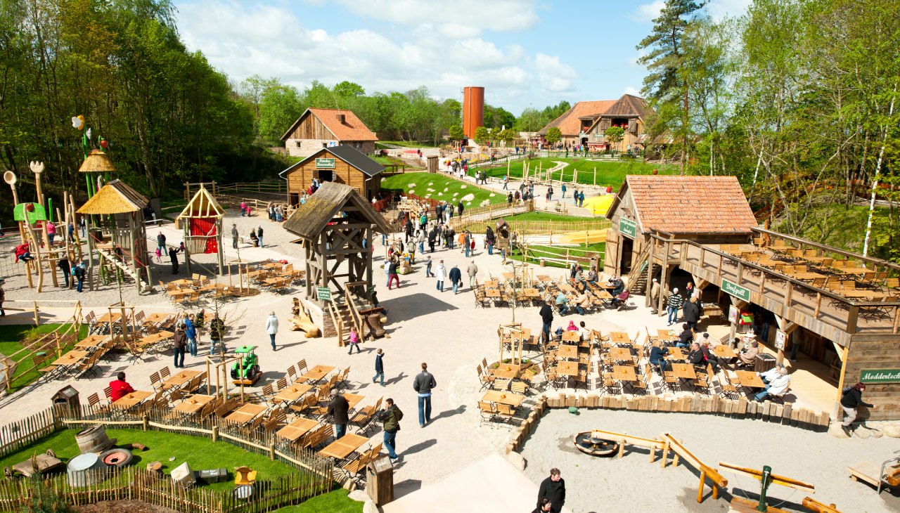 Widok na dużą wioskę przygodową na Rugii, © Karls Erlebnis-Dorf Widok na dużą wioskę przygodową na Rugii, © Karls Erlebnis-Dorf