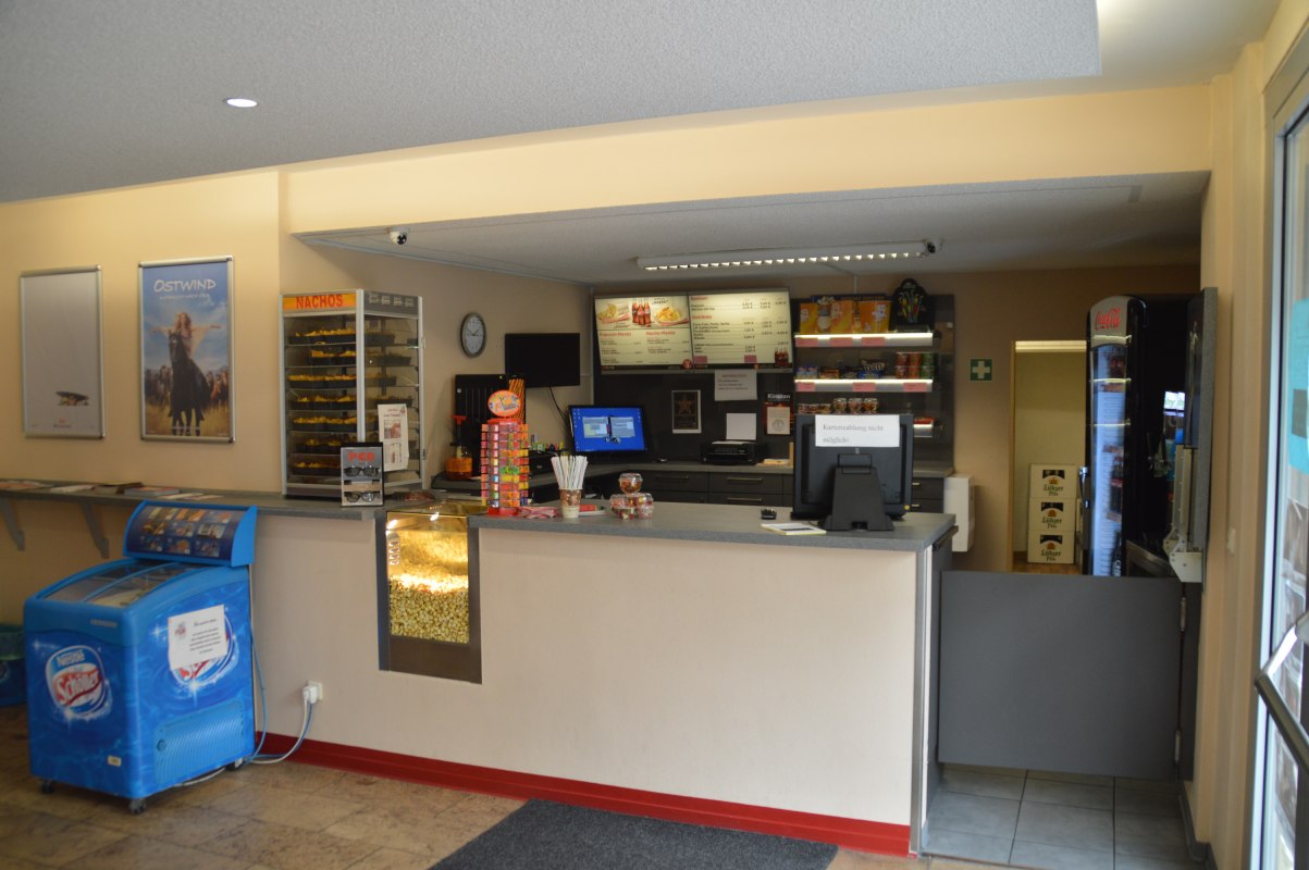 At the cash desk you can get a wide selection of snacks and refreshments. // &copy; Wobau Demmin GmbH
