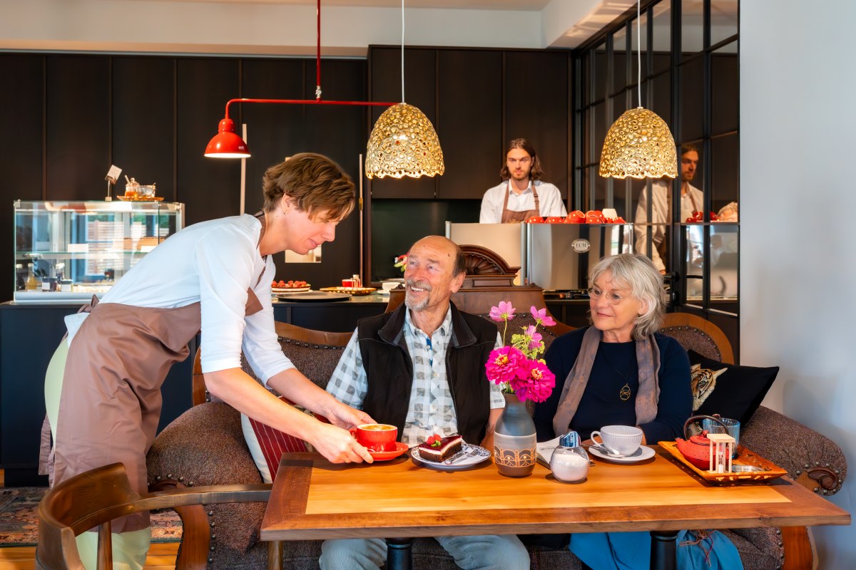 Warme service en heerlijk geurende koffie... // © Kloster Gut Saunstorf / Aneka Schwerdtfeger Warme service en heerlijk geurende koffie... // © Kloster Gut Saunstorf / Aneka Schwerdtfeger