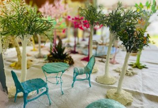 Doris Helene Günzel przedstawia fascynujący świat miniatur wykonanych z gliny, drewna, ceramiki, tektury ... // © provie Theater Doris Helene Günzel przedstawia fascynujący świat miniatur wykonanych z gliny, drewna, ceramiki, tektury ... // © provie Theater