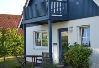 Strefa wejściowa z zadaszonymi miejscami do siedzenia, &copy; Udo Richter