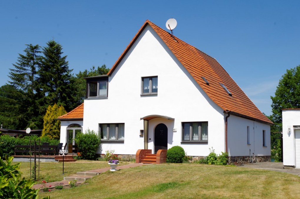 The two vacation apartments are located in a house in a quiet residential area, © D. Rgener