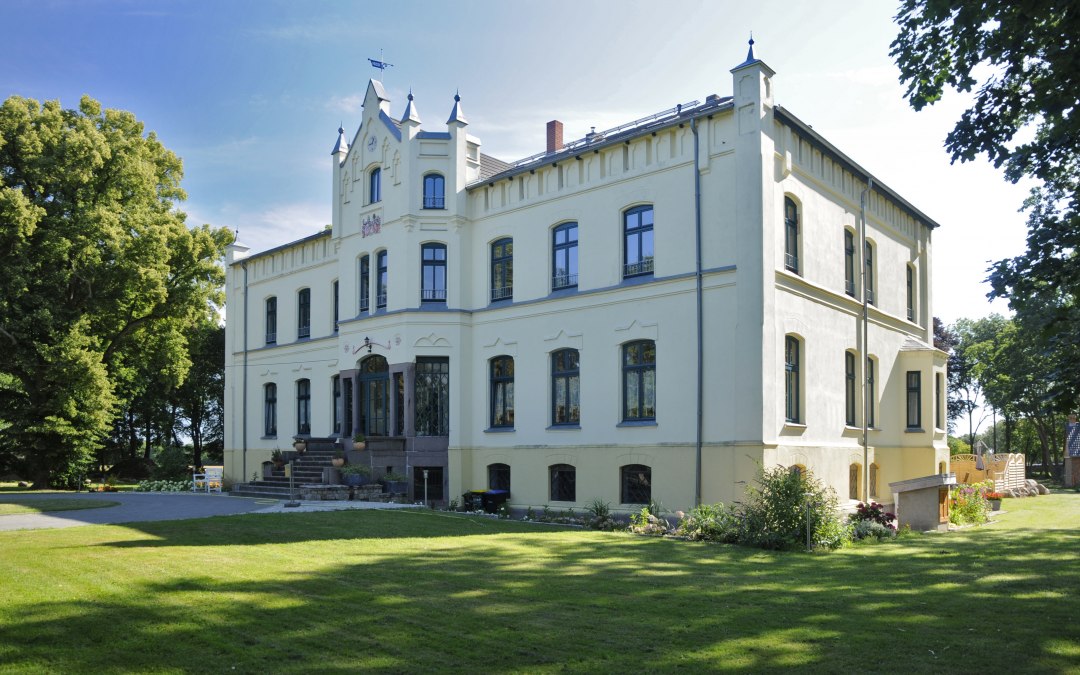 Vooraanzicht van het landhuis Alt Vorwerk, © Axel Thiessenhusen