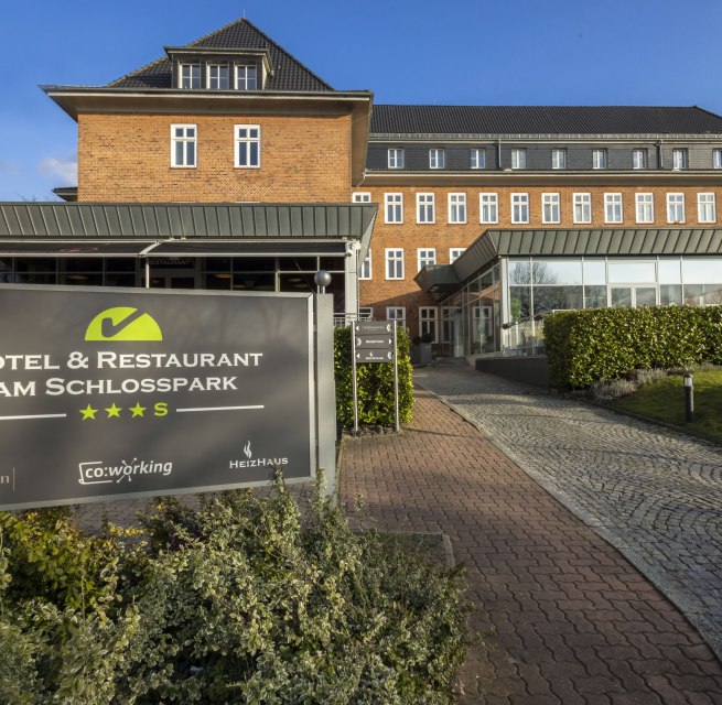 &copy; Hotel am Schlosspark G&uuml;strow