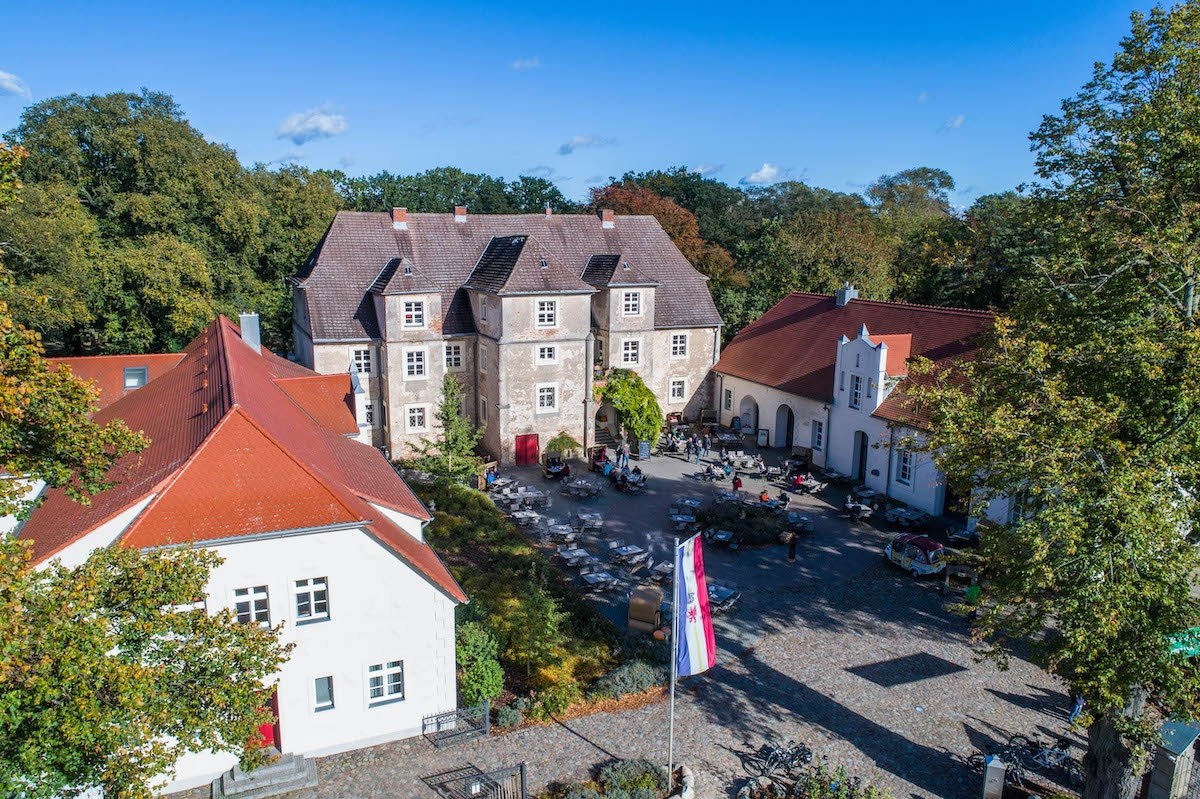 Mellenthin Moated Castle on Usedom // © Fidora Mellenthin Moated Castle on Usedom // © Fidora