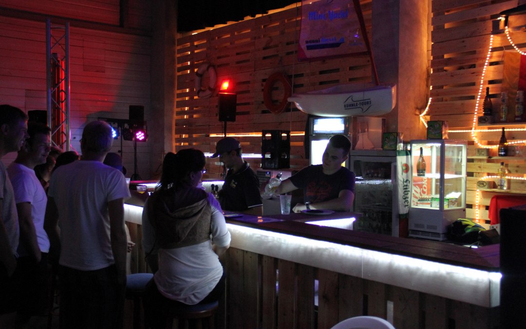 Fully equipped bar for your event, © KUHNLE-TOURS