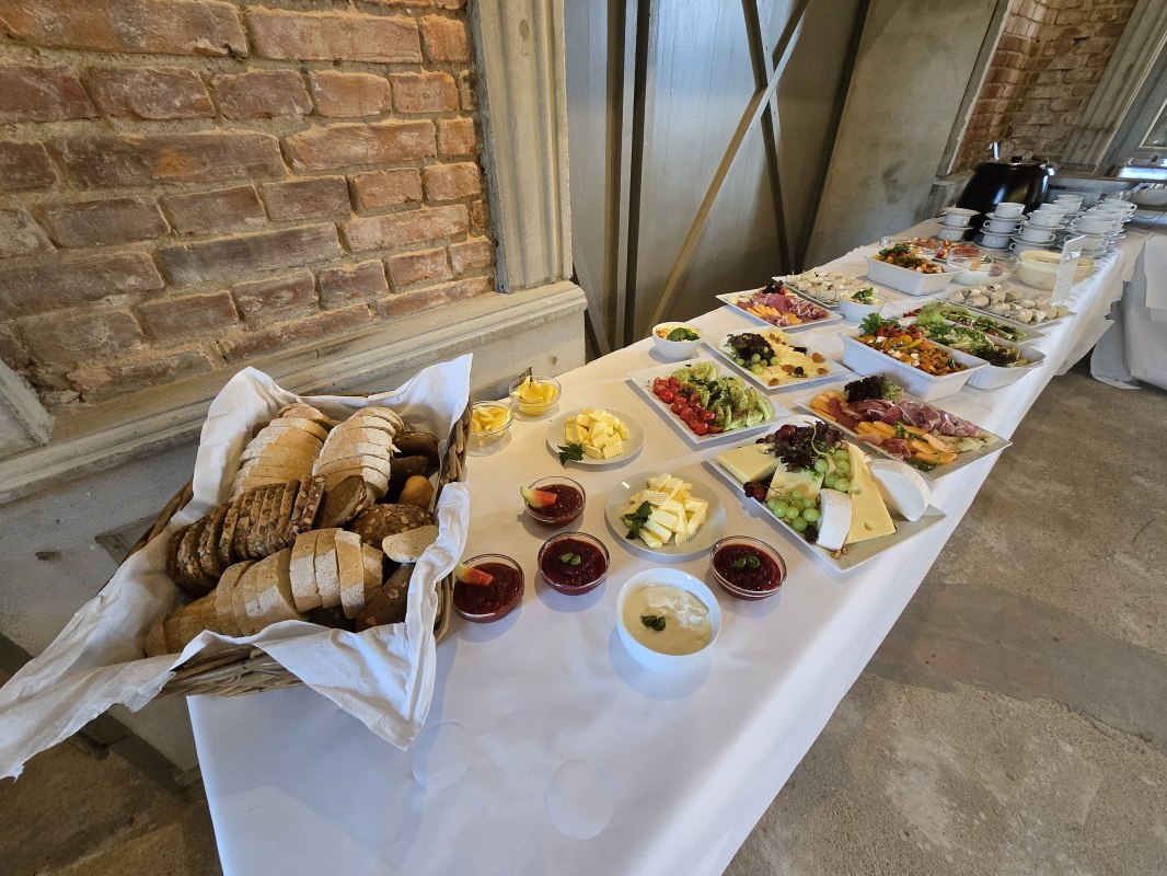 Brunch buffet // &copy; Gudrun Pru&szlig; 2025