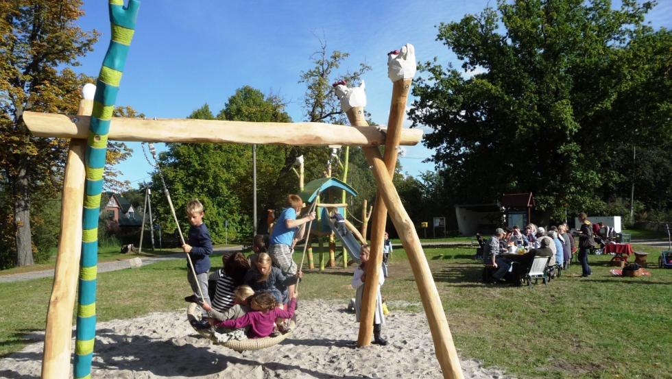 De speeltuin wacht op de kleine gasten, © Ostsee-Bauernhof-Hocke