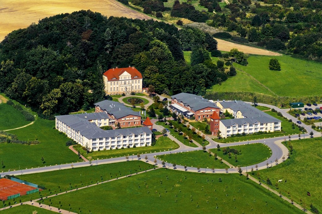 Luchtfoto van het Precise Resort R&uuml;gen // &copy; Sunday Resort