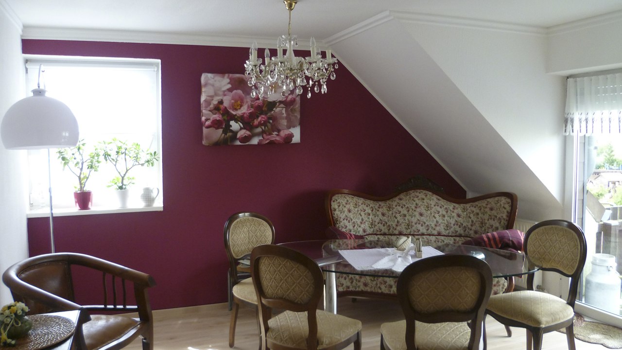 Przytulna część wypoczynkowa z zabytkowymi meblami // &copy; B&auml;rbel Kuhrt