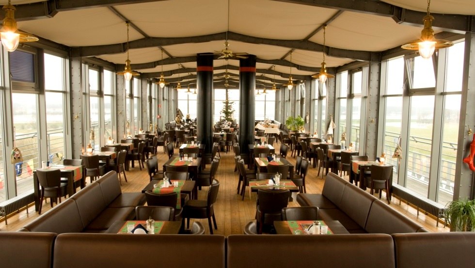 Binnenzicht van het panoramacafé in Hotel Dömitzer Hafen, © Hotel Dömitzer Hafen
