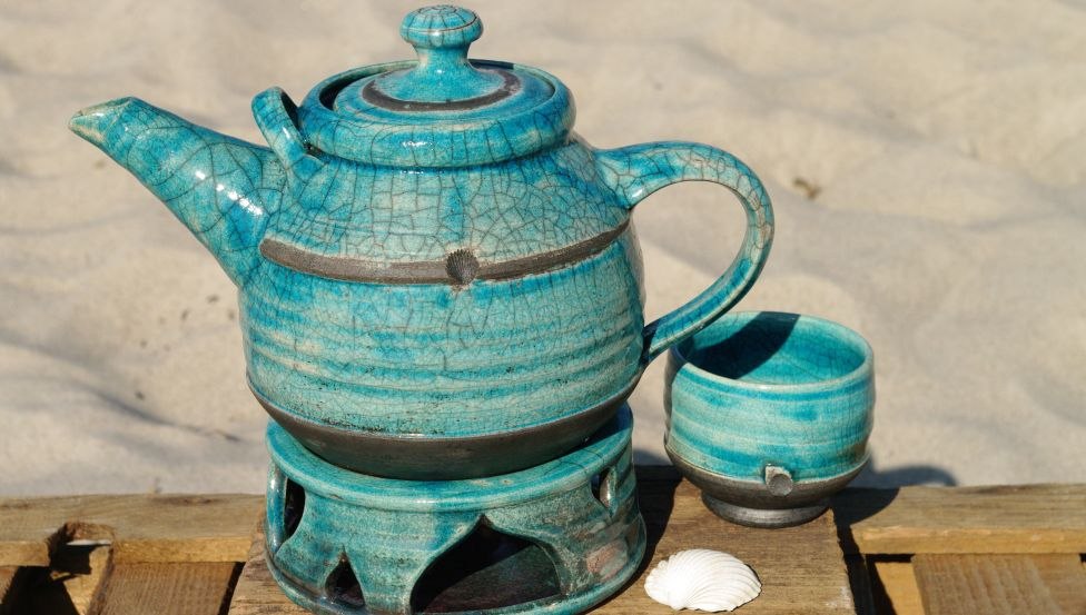 turquoise raku teapot with teapot warmer and tea bowl, © Astrid Rohmer turquoise raku teapot with teapot warmer and tea bowl, © Astrid Rohmer