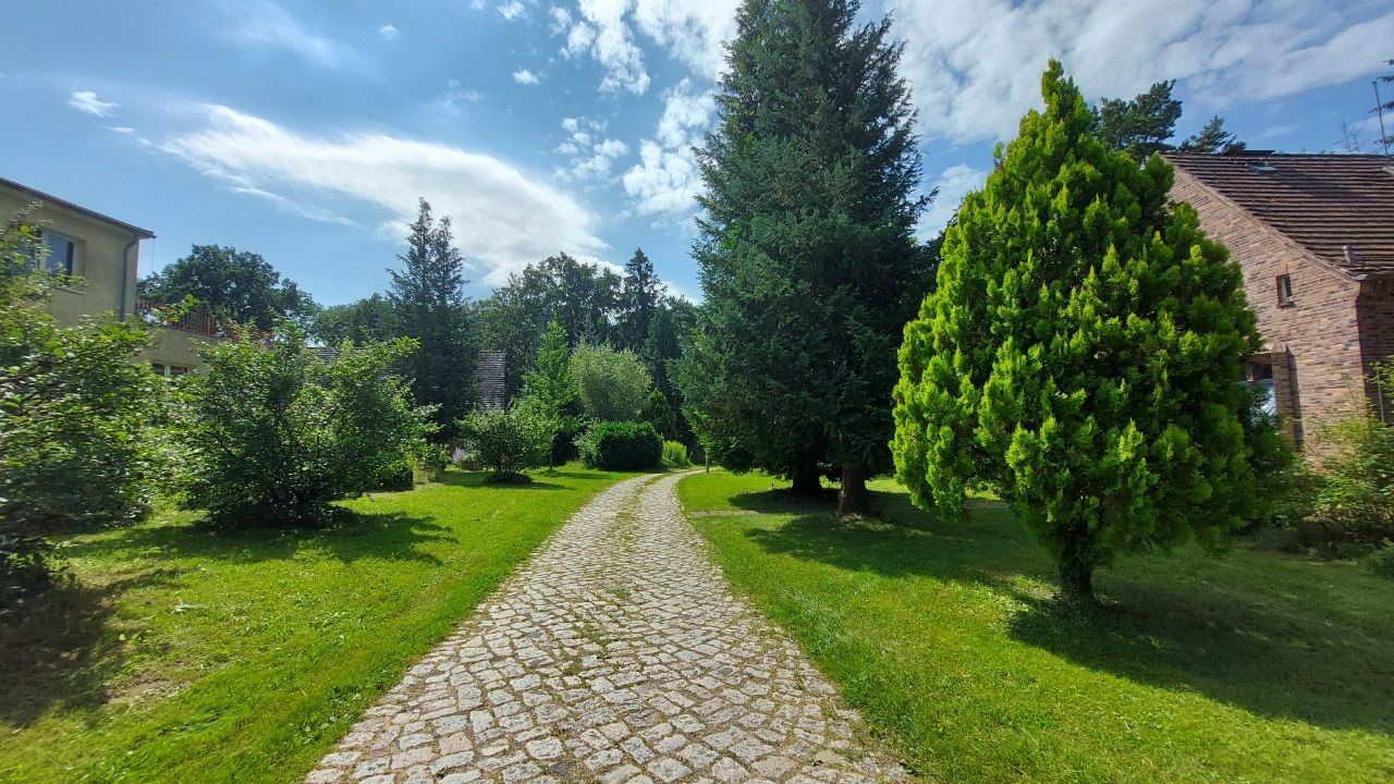 Access to the hostel // &copy; UrlaubmiteinAnders e.V.