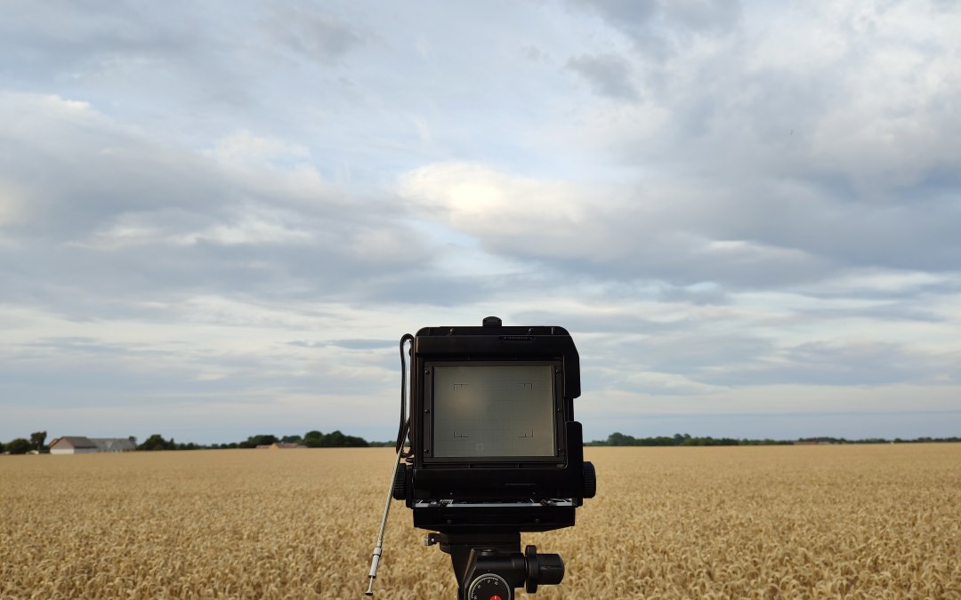 Od smartfonów i aparatów cyfrowych po analogowe aparaty wielkoformatowe - pokazujemy, jak robić klimatyczne i profesjonalne zdjęcia., © Fotoschule Greifswald