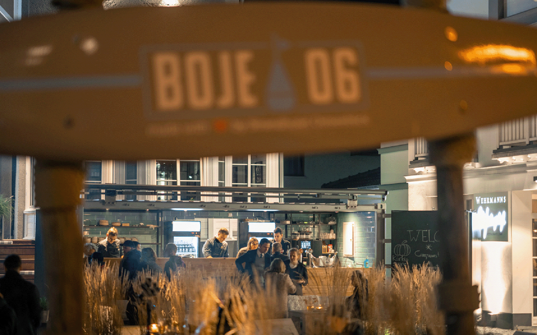 BOJE06 Garden with food container and barbecue station, © Strandhotel Ostseeblick