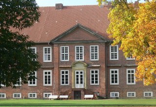 Kasteelspook Dieter haalt kattenkwaad uit in kasteel Dreilützow // © Schloss Dreilützow/Baerens Kasteelspook Dieter haalt kattenkwaad uit in kasteel Dreilützow // © Schloss Dreilützow/Baerens