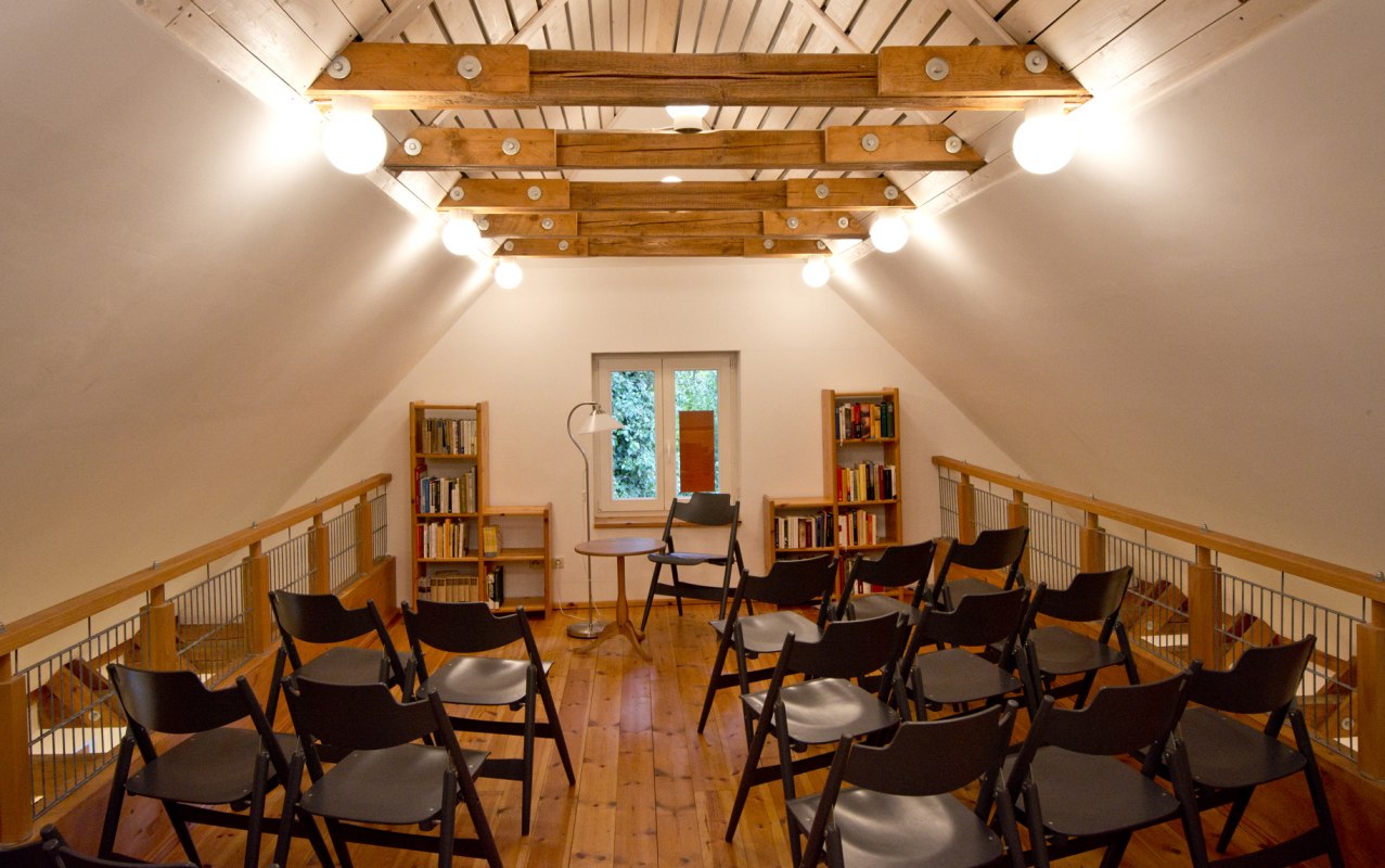 K&auml;the Miethe Bibliotheek, &copy; Kurverwaltung Ahrenshoop &middot; Foto Thomas Kalweit