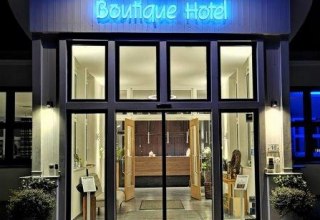 Oprócz obcowania ze sztuką, goście hotelowi mają do dyspozycji wyrafinowaną, miejską architekturę w całym hotelu., © Jörn Gattig Oprócz obcowania ze sztuką, goście hotelowi mają do dyspozycji wyrafinowaną, miejską architekturę w całym hotelu., © Jörn Gattig