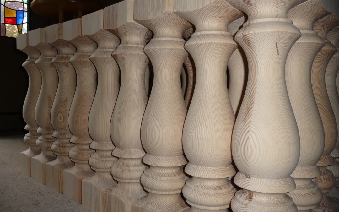 Sosnowe słupki do balustrady balkonowej, © Drechslerei Rose
