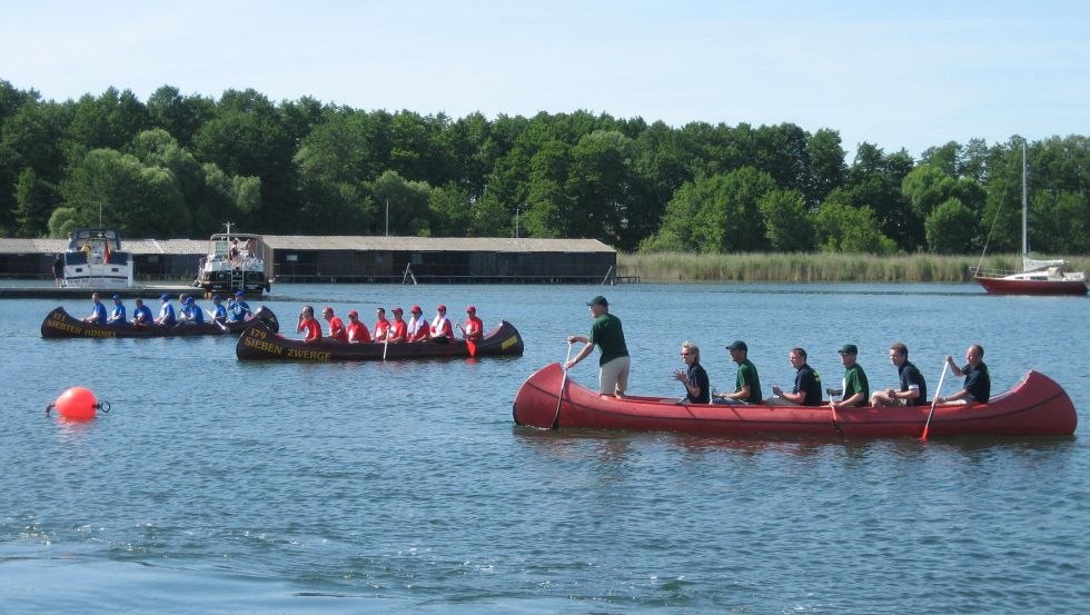 Off on a canoe treasure hunt, © TOKON Off on a canoe treasure hunt, © TOKON