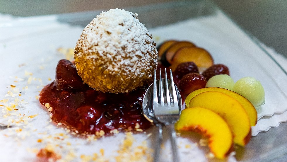 Culinary delights accompany the stay // &copy; Gutshotel Gro&szlig; Breesen