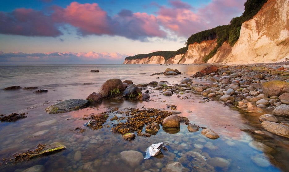 Pure romance: With rustic power, nature created one of Germany's most famous landmarks over millions of years - the chalk coast rising up to 161 sea in the Jasmund National Park on the island of Rügen., © TMV/Allrich Pure romance: With rustic power, nature created one of Germany's most famous landmarks over millions of years - the chalk coast rising up to 161 sea in the Jasmund National Park on the island of Rügen., © TMV/Allrich