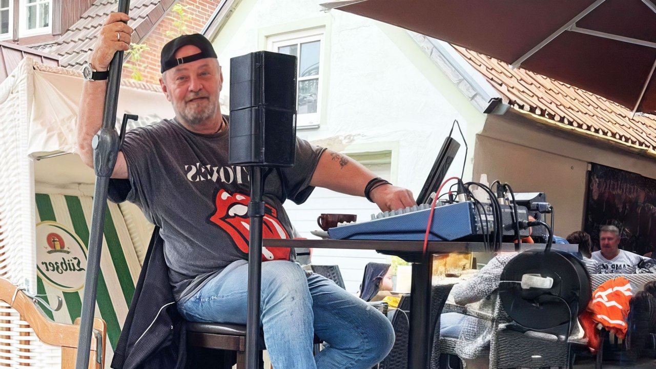 Pizza, pasta & party beats: DJ Hajo | Pizzeria & Restaurant Grissini // &copy; Thieme GmbH