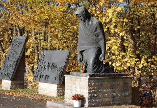 Das Denkmal "Die Mutter" steht f&uuml;r das Leid der M&uuml;tter aller Nationen. // &copy; Gabriele Skorupski