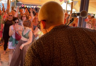 Exuberant dancing to the finest music! // © Musik & Stille Festival - Götz Rausch Exuberant dancing to the finest music! // © Musik & Stille Festival - Götz Rausch