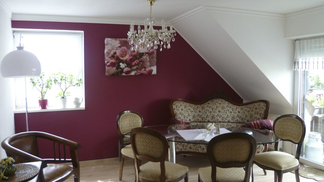 Przytulna część wypoczynkowa z zabytkowymi meblami, © Bärbel Kuhrt