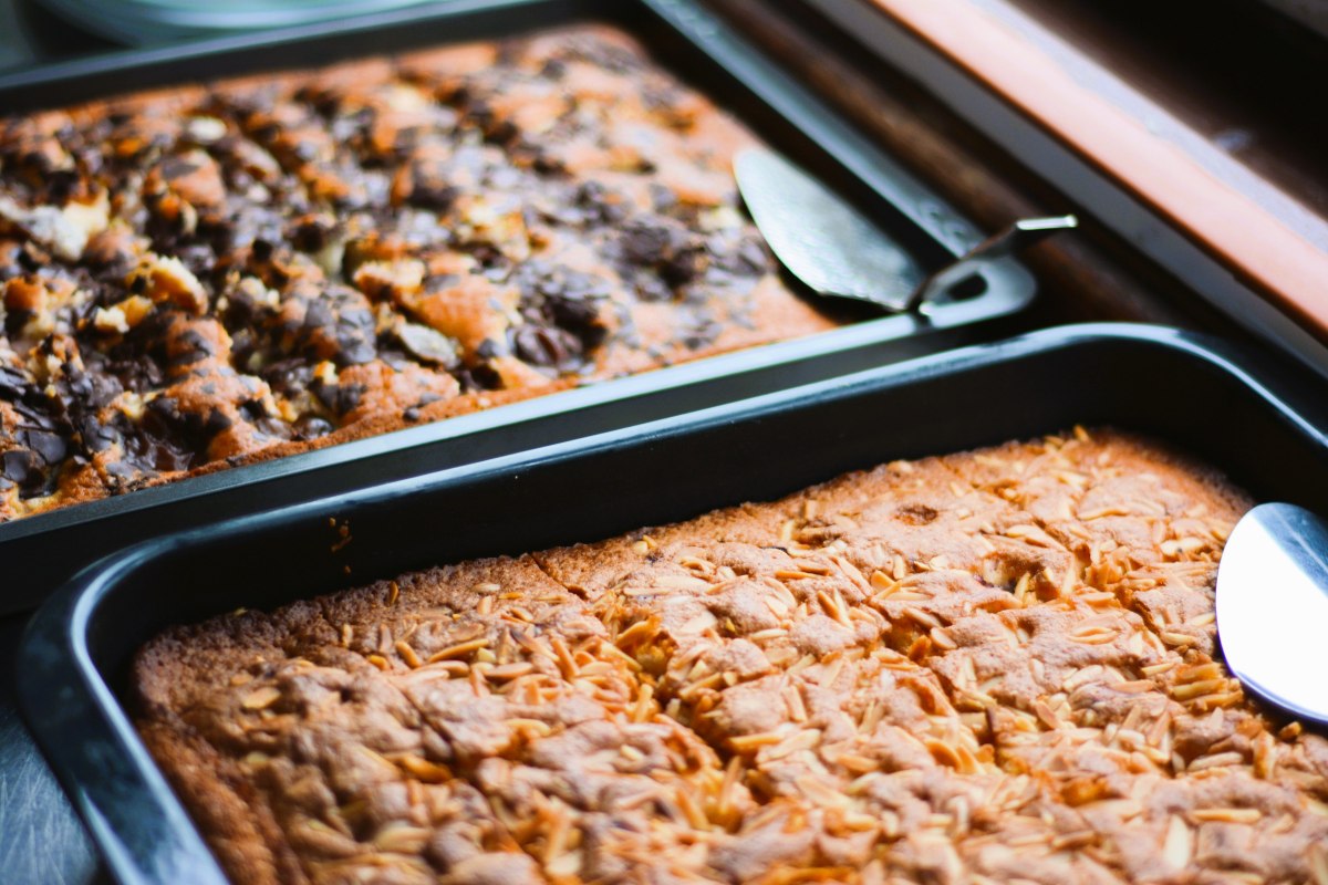 Delicious cake on board // © Sarah Stuth Delicious cake on board // © Sarah Stuth