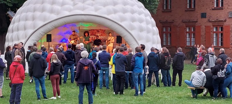 &copy; Mandy Botzler