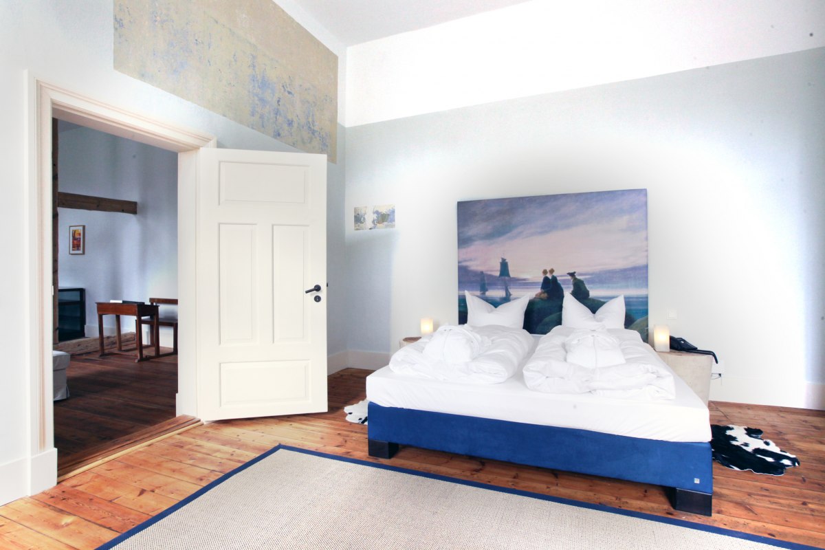 Caspar-David-Friedrich-suite in Hotel Kavaliershaus Schloss Blücher in Fincken // © Michael Pasdzior Caspar-David-Friedrich-suite in Hotel Kavaliershaus Schloss Blücher in Fincken // © Michael Pasdzior