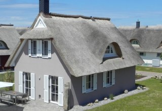 Ferienhaus in der Reethaussiedlung Zierow // &copy; LaWieka Vermietungsagentur