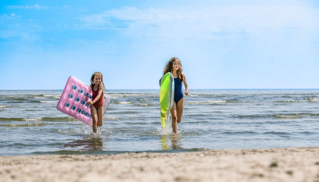 Gezinsvakantie op het eiland Usedom. De stranden zijn hier ondiep en zanderig. Ideaal voor kleine zeemeerminnen., © TMV/Tiemann