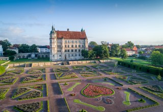 G&uuml;strow Castle and Castle Garden // &copy; SSGK MV / Funkhaus Creative
