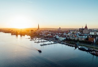 Sunrise in Rostock's city harbor, © TMV/Gänsicke