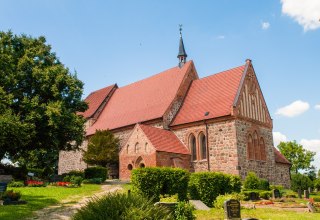 Kościół sfotografowany po przekątnej zbocza. // © Frank Burger Kościół sfotografowany po przekątnej zbocza. // © Frank Burger