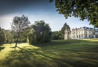 Zamek Kaarz i park z dużą ilością otwartej przestrzeni, © Schloss Kaarz / Stefan von Stengel