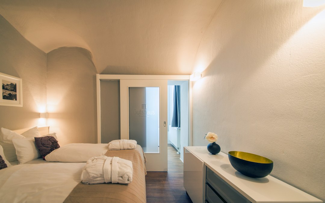 Alle vakantiewoningen garanderen de hoogste kwaliteit en comfort en bieden ruimte voor maximaal vier personen., © Gutshaus Krummin / Matthias Friel