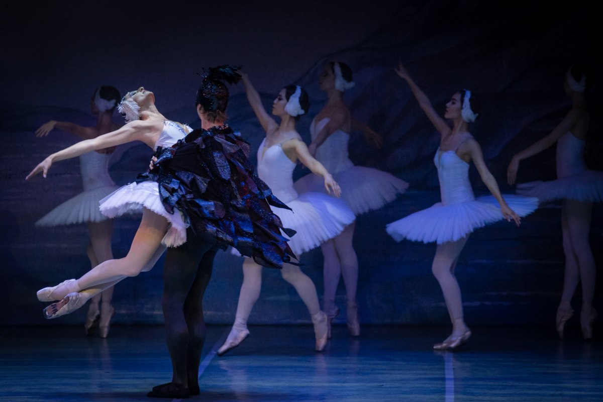 Swan Lake Stage Design // &copy; Dietmar Scherf