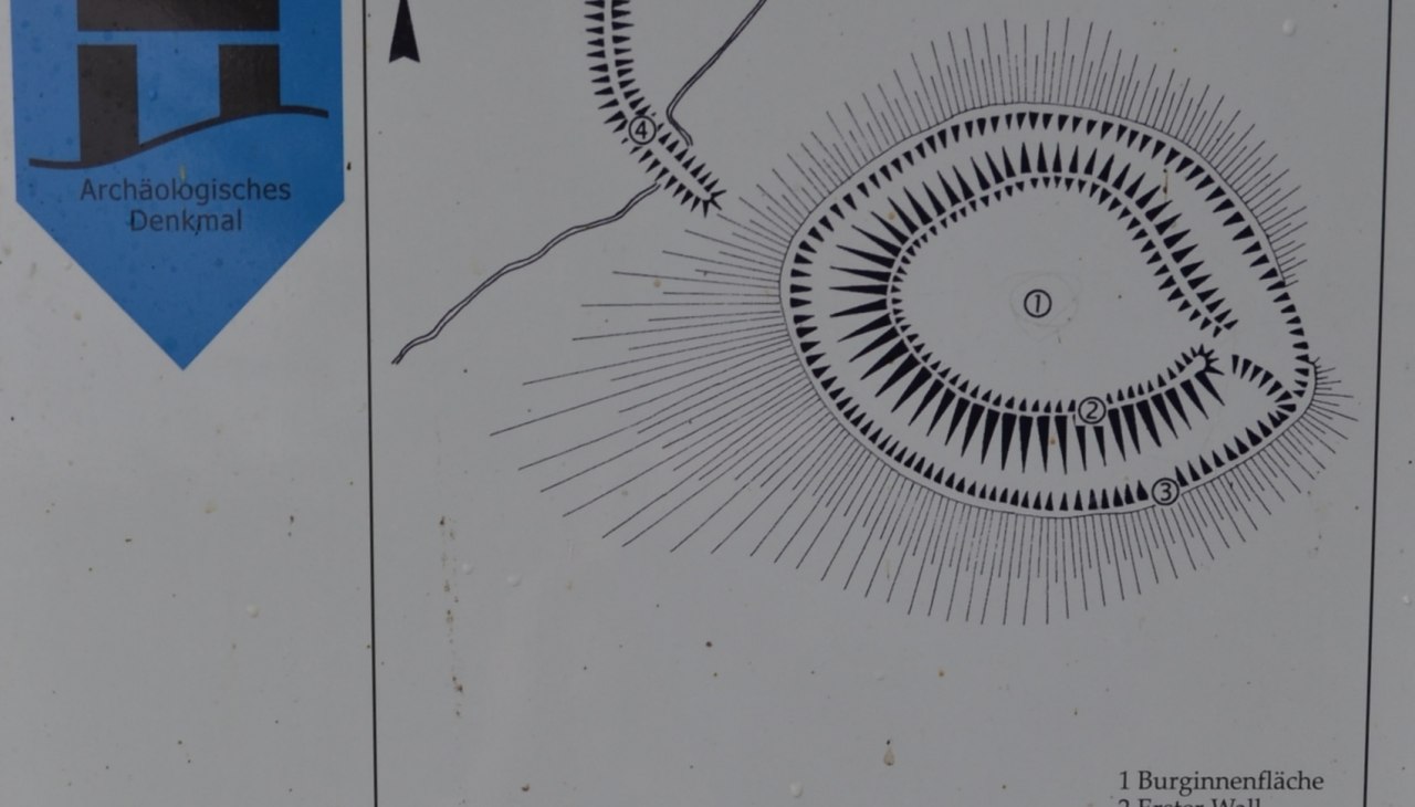 Szkic lokalizacji słowiańskiego grodu Pantlitz na tablicy informacyjnej na miejscu, © Lutz Werner Szkic lokalizacji słowiańskiego grodu Pantlitz na tablicy informacyjnej na miejscu, © Lutz Werner