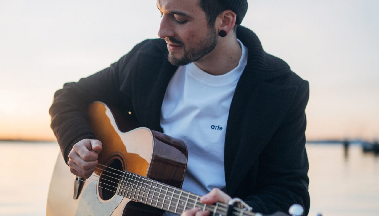 Singer-Songwriter David Beta &middot; BLAUER MITTWOCH, &copy; Viktoria Micheel