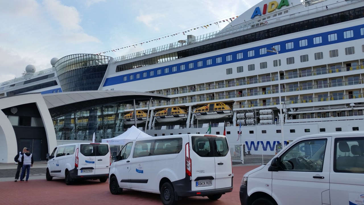 After the well-deserved cruise we are already waiting at the terminal and take you back to the park area // &copy; easy Parken