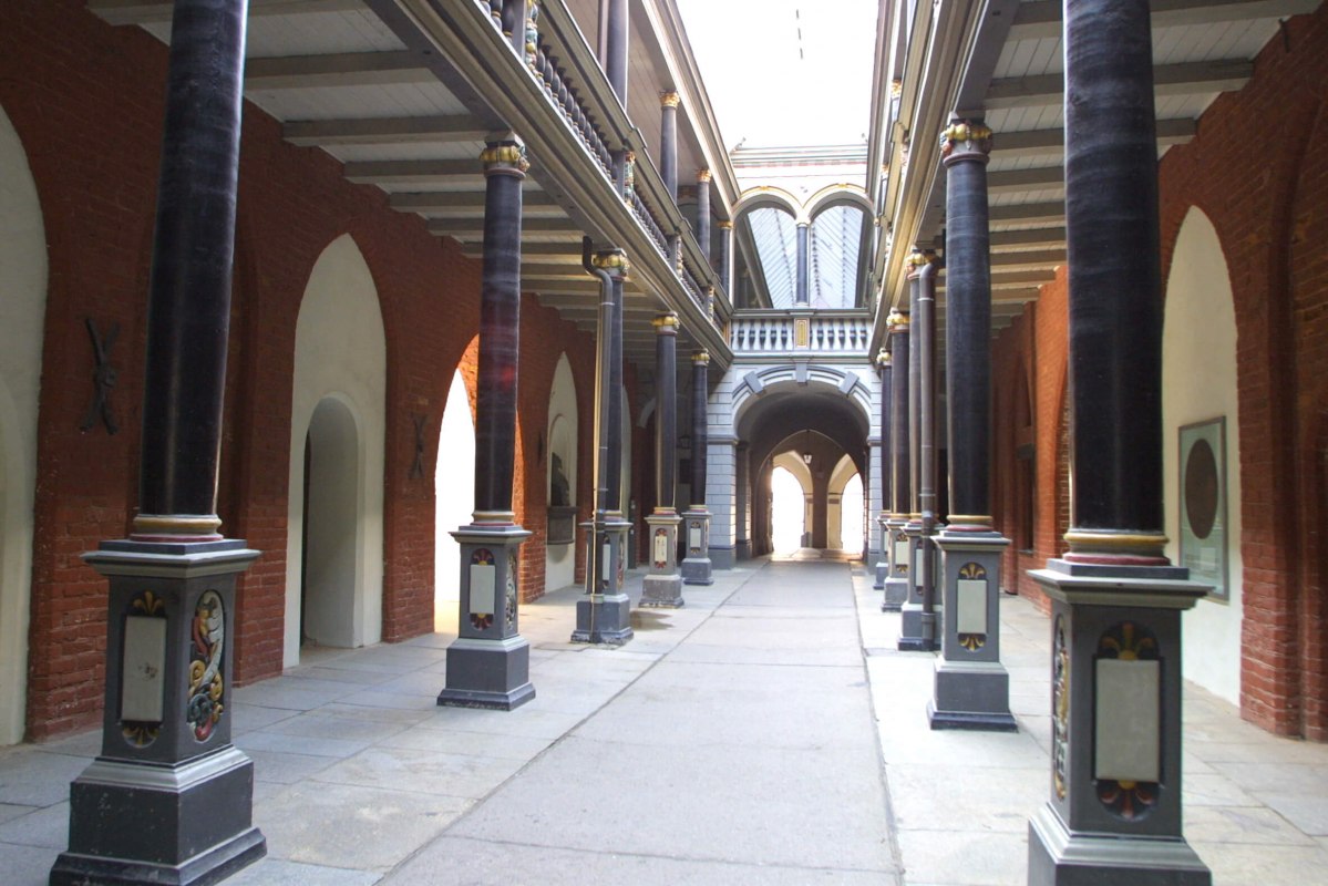 Przejście do ratusza, &copy; TZ - HST